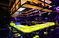 AI無人曲播平臺(tái)可以或許為酒吧供給豐碩的現(xiàn)場(chǎng)表